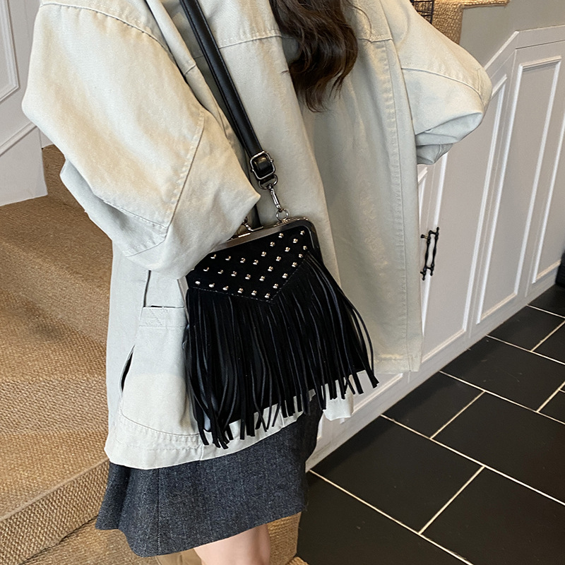 Women's Fashion Rivet Handheld - Women Bags Collection recension och pris